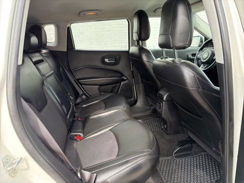 Used 2020 Jeep Compass Latitude image 9