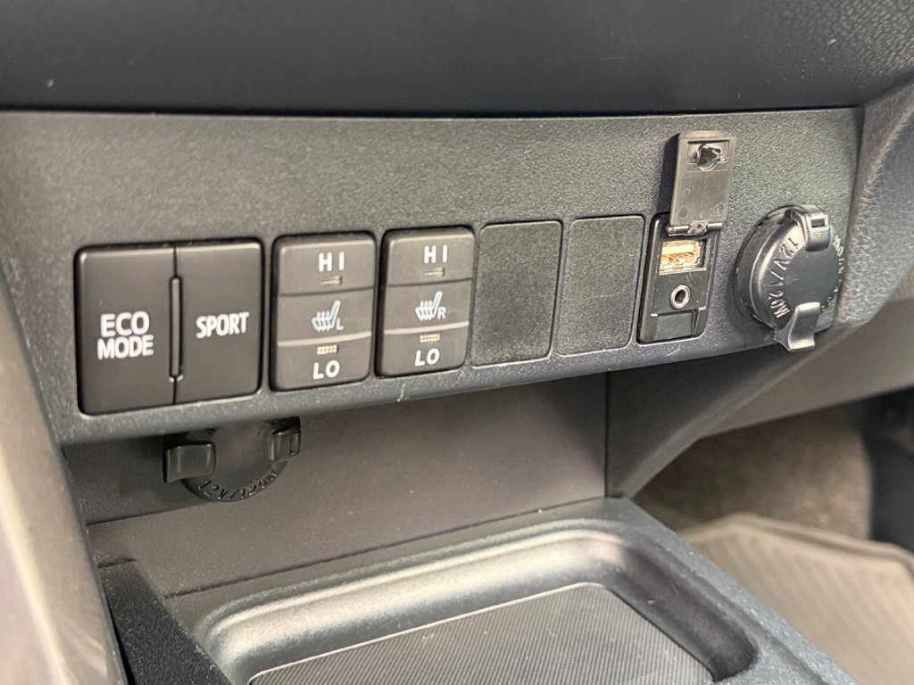 Used 2018 Toyota RAV4 XLE AWD/4WD image 21