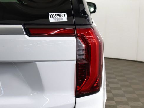 Used 2025 GMC Yukon XL Denali AWD/4WD image 23