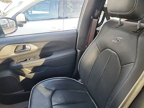 Used 2023 Chrysler Pacifica Limited w/ S Appearance Package image 17