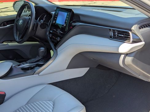 Used 2024 Toyota Camry SE image 29