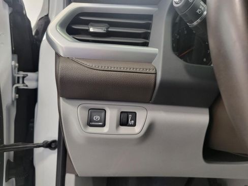 Used 2023 GMC Acadia SLT AWD/4WD image 11