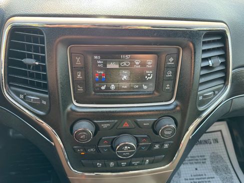 Used 2017 Jeep Grand Cherokee Limited image 24