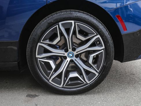 Used 2025 BMW iX xDrive50 w/ Premium Package image 8