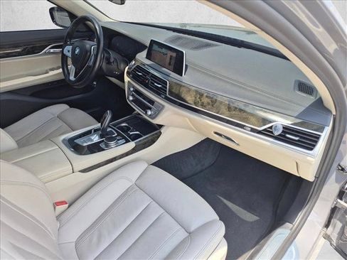 Used 2022 BMW 740i RWD image 22