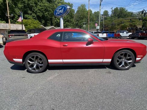 Used 2017 Dodge Challenger SXT RWD image 8