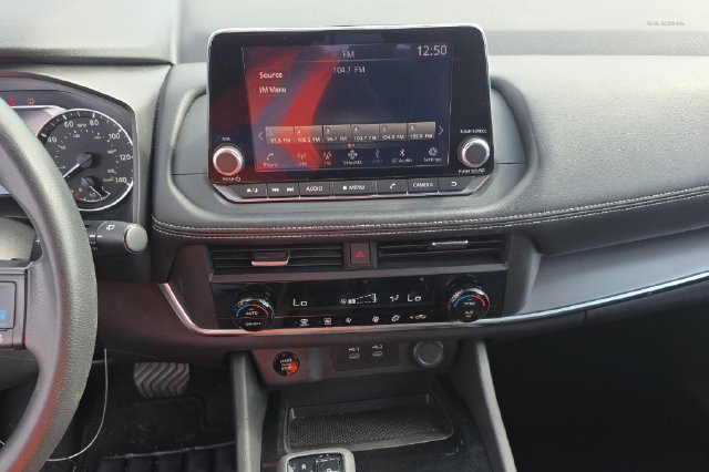 Used 2024 Nissan Rogue SV FWD image 3