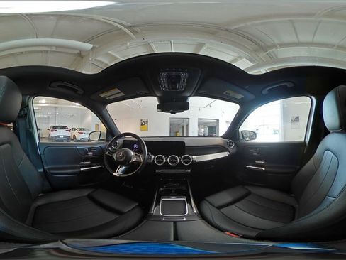 Used 2025 Mercedes-Benz GLB 250 4MATIC image 44