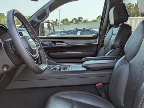 Used 2024 Jeep Wagoneer Series II w/ Flexible Seating Group RWD image 14