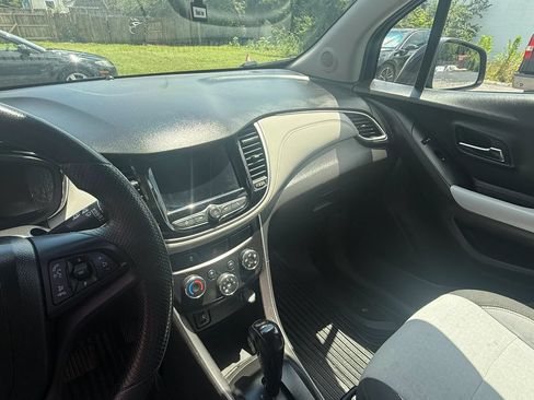 Used 2020 Chevrolet Trax LS w/ Tint and Cruise Package FWD image 9