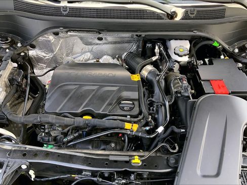 Used 2025 Chevrolet Trax LS FWD image 33