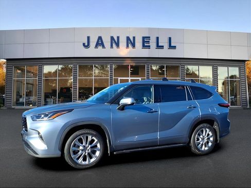 Used 2022 Toyota Highlander Limited image 3