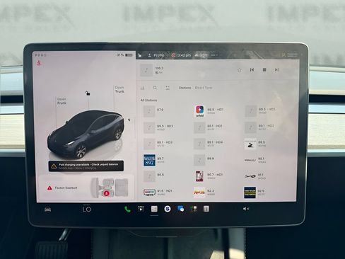 Used 2024 Tesla Model Y Long Range AWD/4WD image 22