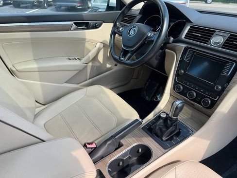 Used 2017 Volkswagen Passat 1.8T SE FWD image 31