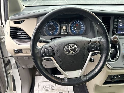 Used 2020 Toyota Sienna XLE image 16