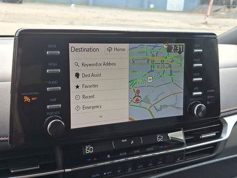 Used 2023 Toyota Sienna XSE FWD image 17