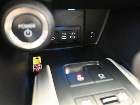 Used 2024 Toyota Venza LE image 28