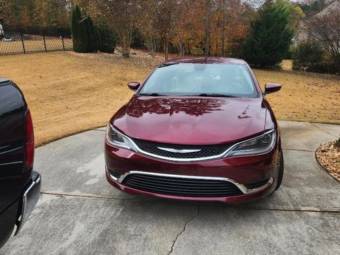 Used 2017 Chrysler 200 Limited Platinum image 2