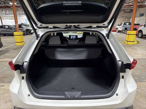 Certified 2022 Toyota Venza LE image 11