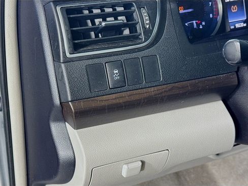 Used 2016 Toyota Camry LE image 10