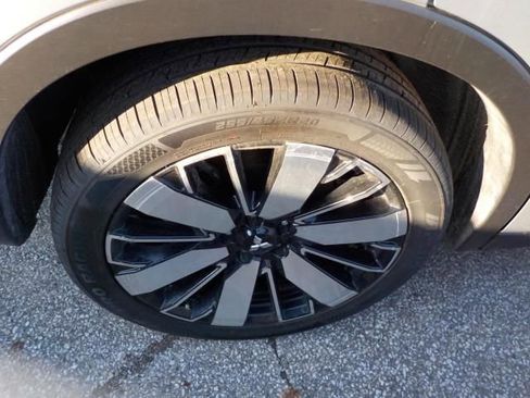 Used 2025 Mitsubishi Outlander SE FWD image 3