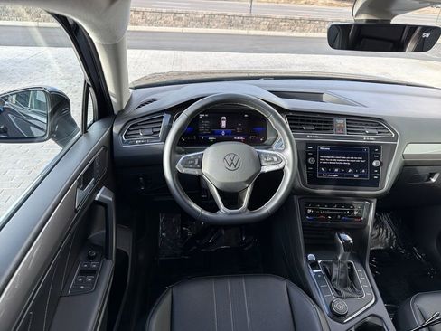 Certified 2022 Volkswagen Tiguan SE image 16