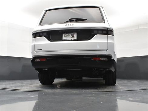 New 2026 Jeep Grand Wagoneer Summit image 23
