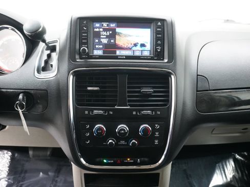 Used 2017 Dodge Grand Caravan SE w/ Power Window Group image 19