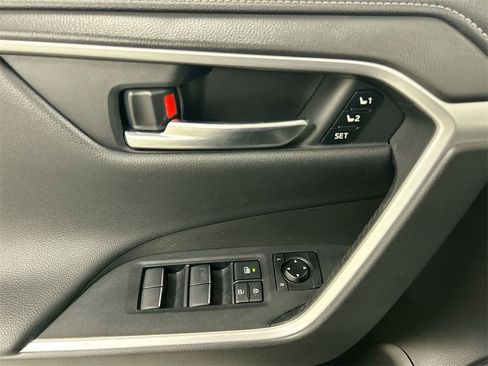 Used 2021 Toyota RAV4 Limited image 11