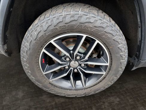 Used 2017 Jeep Grand Cherokee Trailhawk AWD/4WD image 38
