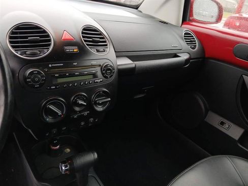 Used 2009 Volkswagen Beetle S image 12