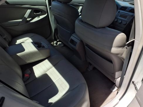 Used 2010 Toyota Camry LE FWD image 22