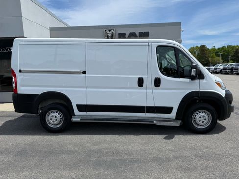 Used 2025 RAM ProMaster 2500 w/ U-Haul Equipment Group FWD image 12