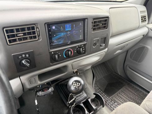 Used 2002 Ford F350 XLT image 4