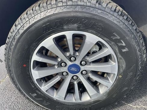 Used 2017 Ford Expedition XLT image 8