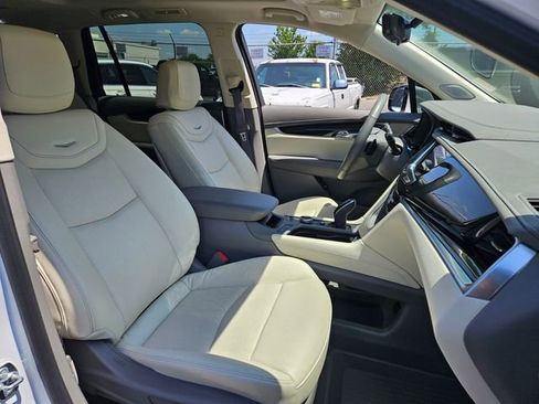 Certified 2025 Cadillac XT6 Premium Luxury w/ Technology Package FWD image 20