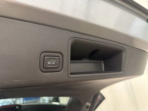 Used 2023 GMC Terrain SLE w/ Driver Convenience Package AWD/4WD image 35