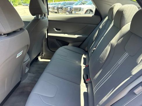 Used 2024 Hyundai Elantra SEL FWD image 18