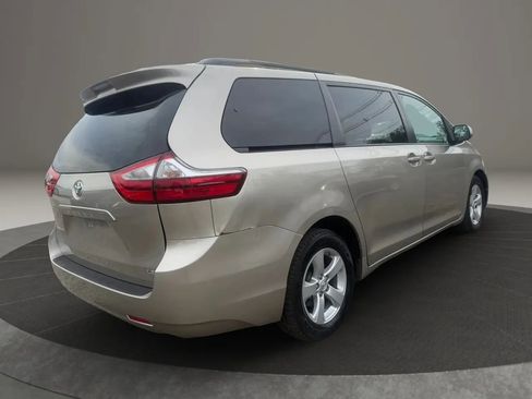 Used 2017 Toyota Sienna LE FWD image 5