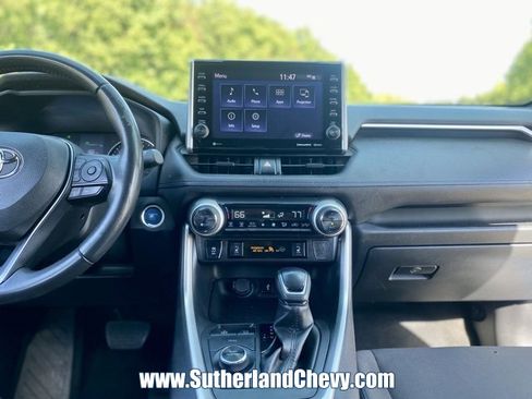 Used 2022 Toyota RAV4 SE image 27