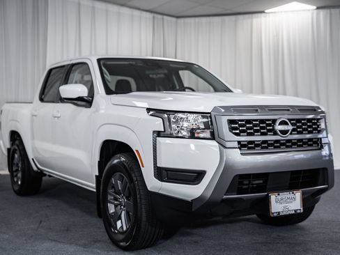 Used 2025 Nissan Frontier SV RWD image 1