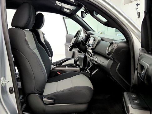 Used 2022 Toyota Tacoma TRD Sport image 16