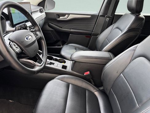 Used 2025 Ford Escape Platinum AWD/4WD image 17