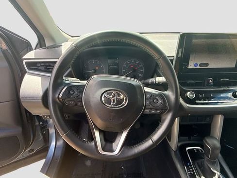 Used 2024 Toyota Corolla Cross LE FWD image 11