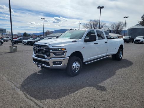 New 2026 RAM 3500 Tradesman AWD/4WD image 15