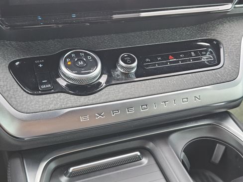 Used 2025 Ford Expedition Tremor image 21
