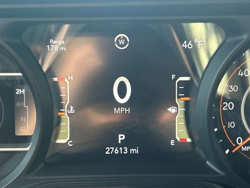 Used 2025 Jeep Wrangler Sahara image 40