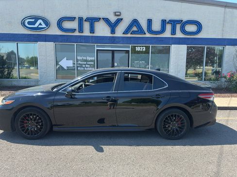 Used 2019 Toyota Camry SE FWD image 8
