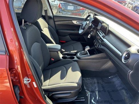 Used 2023 Kia Forte LXS image 9