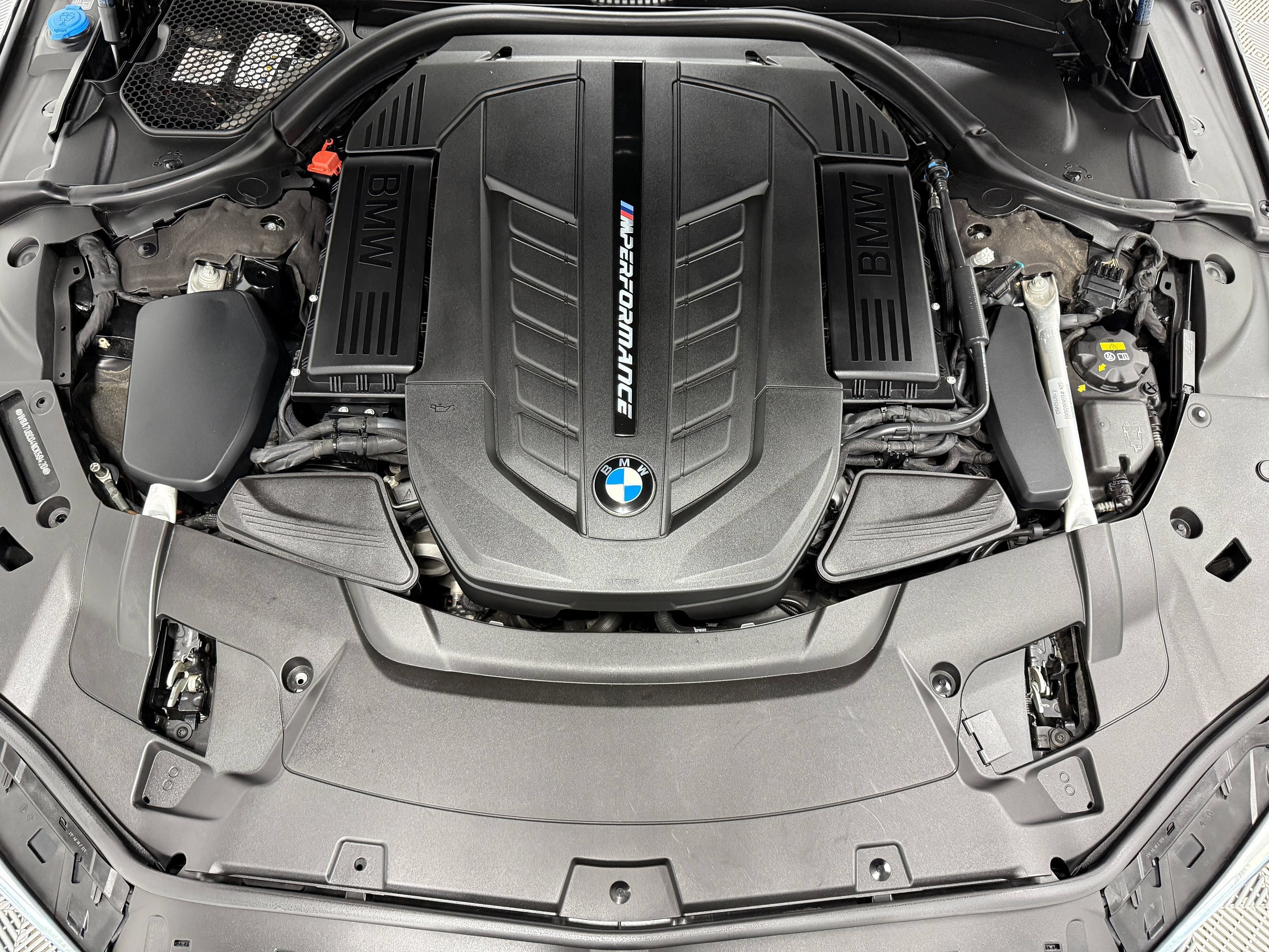 Used 2022 BMW M760i xDrive w/ Luxury Rear Seating Package AWD/4WD image 48